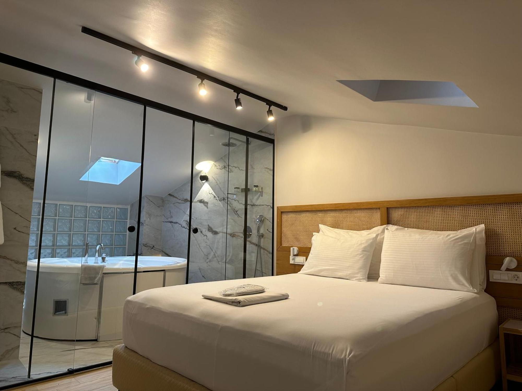 Belle Athenes - Luxury Rooms At Monastiraki Railway Station Exterior photo